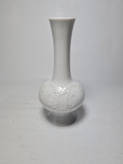 Royal Bavaria Белая фарфоровая ваза с фактурным цветочным орнаментом, 16,5см x 7см, Германия, 1960-70гг.