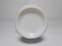 Royal Bavaria Белая фарфоровая ваза с фактурным цветочным орнаментом, 16,5см x 7см, Германия, 1960-70гг.