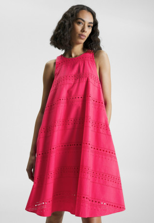 Tommy Hilfiger BRODERIE ANGLAISE FIT AND FLARE Day dress bright cerise pink BRODERIE ANGLAISE FIT AND FLARE Повседневное платье ярко-вишнево-розовый