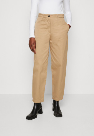 Tommy Hilfiger BALLOON CASUAL PANT Chinos beige ПОВСЕДНЕВНЫЕ БРЮКИ BALLOON Брюки чинос бежевый
