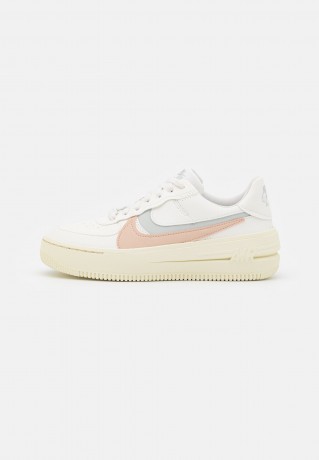 Nike Sportswear AIR FORCE 1 PLATFORM Sneaker low sail/light silver/shimmer/arctic orange/coconut milk AIR FORCE 1 PLATFORM Низкие кроссовки женские парус/светло-серебристый/шиммер/арктический апельсин/кокосовое молоко
