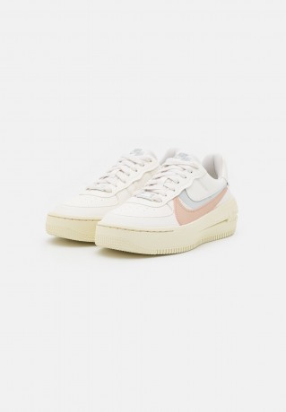 Nike Sportswear AIR FORCE 1 PLATFORM Sneaker low sail/light silver/shimmer/arctic orange/coconut milk AIR FORCE 1 PLATFORM Низкие кроссовки женские парус/светло-серебристый/шиммер/арктический апельсин/кокосовое молоко