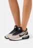 Nike Sportswear W AIR MAX FLYKNIT RACER Sneaker low sesame/black/ocean cube/pink oxford/sail/metallic silver W AIR MAX FLYKNIT RACER — Низкие кроссовки женские кунжут/черный/куб океана/розовый оксфорд/парус/серебристый металлик
