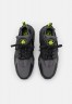 Nike Sportswear AIR HUARACHE WT UNISEX Sneaker low iron grey/black/volt AIR HUARACHE WT UNISEX Низкие кроссовки женские утюг серый/черный/вольт