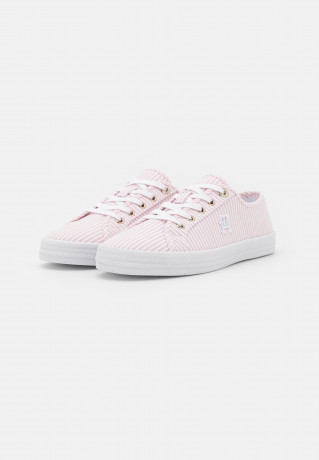 Tommy Hilfiger ESSENTIAL  Trainers seersucker/soothing pink ESSENTIAL Кроссовки Сирсакер/успокаивающий розовый