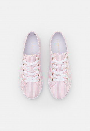 Tommy Hilfiger ESSENTIAL  Trainers seersucker/soothing pink ESSENTIAL Кроссовки Сирсакер/успокаивающий розовый