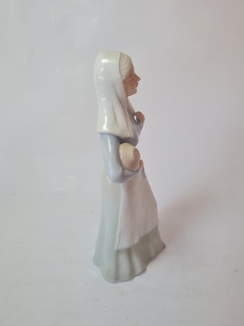 Miquel Requena Фарфоровая статуэтка "Девушка в бело-голубом платье", 20,5см x 9см, Германия, 1960-70гг.