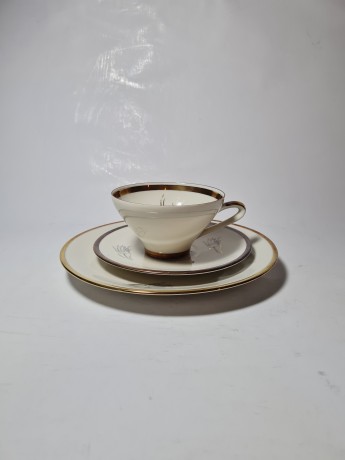 Seltmann Weiden Bavaria Чайное трио с фактурным узором и обильным цветочным рисунком, Германия, 1960-70гг.