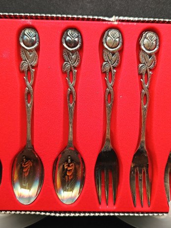 Набор столовый приборов "Роза Хильдесхайма", в заводской коробке, посеребр., вилка - 4 шт., ложка - 4 шт., Германия, 1960-70гг.