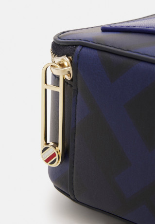 Tommy Hilfiger ICONIC TOMMY TRUNK MONOGRAM Across body bag space blue mix ICONIC TOMMY TRUNK MONOGRAM Сумка через плечо космический синий микс