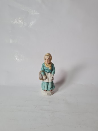ARDCO Коллекционная керамическая фигурка "Старушка с корзинкой" 9смx6см, Германия, 1960-70гг.