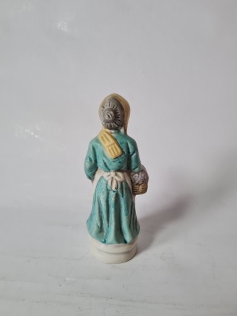 ARDCO Коллекционная керамическая фигурка "Старушка с корзинкой" 9смx6см, Германия, 1960-70гг.