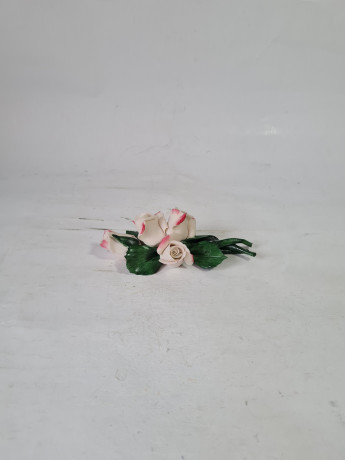 Фигурка винтажная ветка бело-розовых роз с зелеными лепестками Capodimonte, фарфор, 11 x 7 x 4 см, Италия, 1960-1970гг.