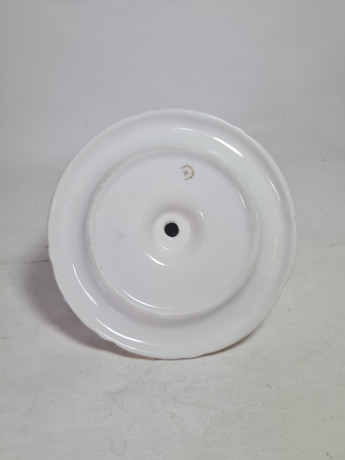 Подсвечник винтажный Bavaria c основанием в виде блюдца и ручкой, золотистый декор, фарфор, 13 см, Германия, 1960-70гг.