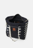 Tommy Hilfiger COASTAL PREP BRETON TOTE Tote bag breton stripe COASTAL PREP BRETON TOTE Сумка-тоут бретонская полоса