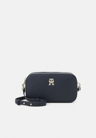 Tommy Hilfiger EMBLEM CAMERA BAG Across body bag space blue СУМКА ДЛЯ КАМЕРЫ EMBLEM Сумка через плечо космический синий