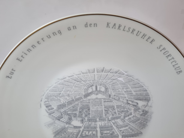 Rosenthal Декоративная фарфоровая тарелка "В память о спортивном клубе Карлсруэ", 27 x 3 см, Германия, 1960-70гг.