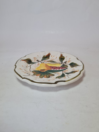 Тарелка декоративная винтажная Keramik Wandteller, белая керамика с ярким рисунком фруктов, ручная работа, 15 x 2 см, Германия, 1960-70гг.