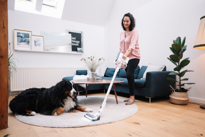 Severin Severin Akku-Stielstaubsauger HV 7166, 400 W, beutellos, kabellos, bis zu 60Min Akkulaufzeit, leichte Entfernung von Tierhaaren  Беспроводной пылесос Severin HV 7166, 400 Вт, без мешка, беспроводной, время автономной работы до 60 минут, легкое уда