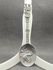 Ложка винтажная Jan Steen Pewter, сувенирная, с объемным декором, фигурками на ручке, олово, 17.5 см, Голландия, 1950-60гг.