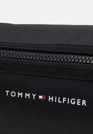 Tommy Hilfiger SKYLINE WASHBAG UNISEX Wash bag black SKYLINE WASHBAG UNISEX Сумка для стирки черный