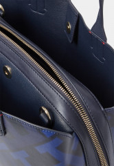 Tommy Hilfiger ICONIC SATCHEL MONOGRAM Handbag space blue mix ICONIC SATCHEL МОНОГРАММА Сумочка космический синий микс