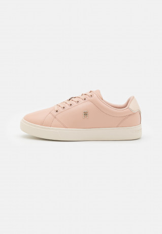 Tommy Hilfiger ELEVATED ESSENTIAL COURT  Trainers misty blush ПОВЫШЕННЫЙ ESSENTIAL COURT Кроссовки туманный румянец