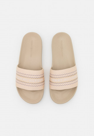 Tommy Hilfiger WEBBING SLIDE Mules sandalwood WEBBING SLIDE Мюли сандаловое дерево