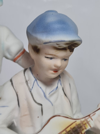 Статуэтка винтажная ARPO "Девочка и мальчик с гитарой", керамика, 20 х 12 см, Румыния, 1960-70гг.