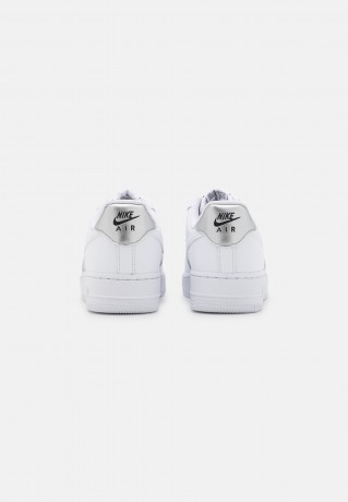 Nike Sportswear WMNS AIR FORCE 1 #x27;07 REC Sneaker low white/black/metallic silver WMNS AIR FORCE 1 #x27;07 REC Низкие кроссовки женские белый/черный/серебристый металлик