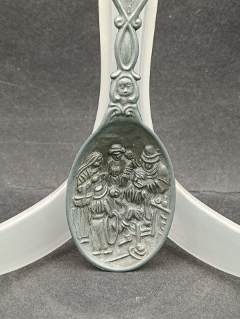 Ложка винтажная Jan Steen Pewter, сувенирная, с объемным декором, фигурками на ручке, олово, 17.5 см, Голландия, 1950-60гг.