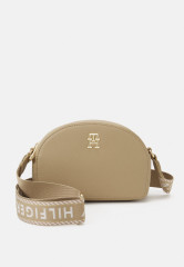 Tommy Hilfiger HALF MOON CAMERA BAG Across body bag beige СУМКА ДЛЯ КАМЕРЫ HALF MOON Сумка через плечо бежевый