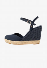 Tommy Hilfiger BASIC CLOSED TOE HIGH WEDGE High heeled sandals desert sky BASIC CLOSED TOE HIGH WEDGE Босоножки на высоком каблуке небо пустыни