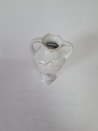 KARLOVARSKY Фарфоровая ваза с ручками "Нежные голубые цветы", 15см, Чехословакия, 1950-60гг.