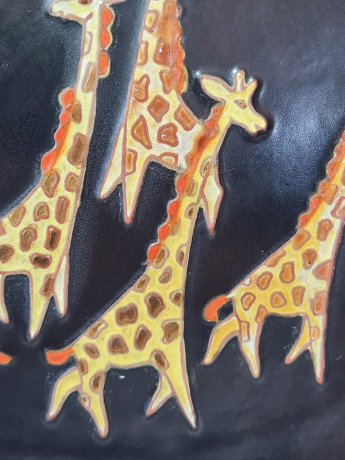 Тарелка декоративная винтажная Karlsruhe, черная керамика с ярким рисунком "Жирафы", ручная работа, 27,5 x 24 x 3 см, Германия, 1960-70гг.
