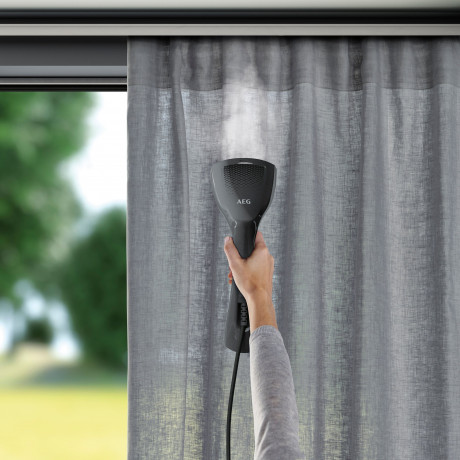 AEG AEG Dampfburste HS6-1-2EG DELICATE 6000, 1200 W, 3m Reichweite  Паровая щетка AEG HS6-1-2EG DELICATE 6000, 1200 Вт, радиус действия 3 м