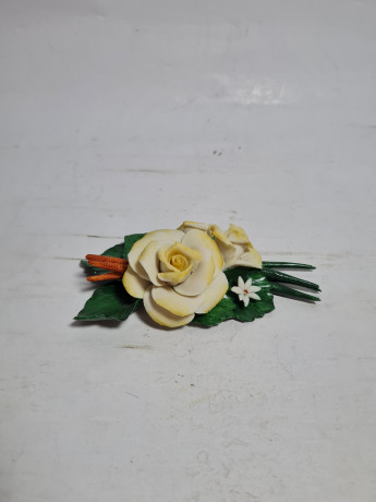 Композиция винтажная декоративная фарфоровая, бело-желтые цветы на зеленых листьях, Capodimonte, 11 x 6 x 3,5 см, Италия, 1960-70гг.