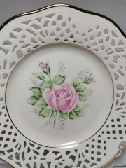 Schumann Arzberg Bavaria, Шуман Арцберг Бавария Винтажное блюдо с розой ручной росписи в центре и ажурным прорезанным ободком, 19см, Германия 1960г.