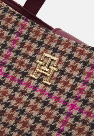 Tommy Hilfiger LIFE SATCHEL Handbag beige LIFE SATCHEL Сумочка бежевый