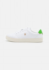 Tommy Hilfiger ELEVATED ESSENTIAL COURT  Trainers white/galvanic green ПОВЫШЕННЫЙ ESSENTIAL COURT Кроссовки белый/гальванический зеленый