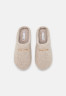 Tommy Hilfiger HOME SLIPPER FELT Mules beige ВОЙЛОК ДЛЯ ДОМАШНИХ ТАПОЧЕК Мюли бежевый