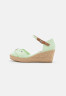 Tommy Hilfiger HIGH WEDGE Platform sandals springlime HIGH WEDGE Сандалии на платформе весенняя известь