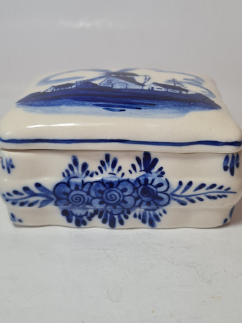 Шкатулка винтажная Delft Blue, дельфтский фарфор с рисунком в синих тонах "Мельница", 10,5 x 8,5 x 5,5 см, Голландия, 1960-70гг.