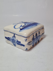 Шкатулка винтажная Delft Blue, дельфтский фарфор с рисунком в синих тонах "Мельница", 10,5 x 8,5 x 5,5 см, Голландия, 1960-70гг.