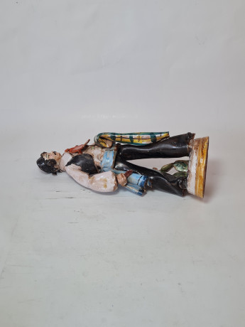 Статуэтка винтажная Termine Sciacca "Мужчина в национальном костюме со скатертью в руке", фарфор, 28 см, Германия, 1960-70гг.