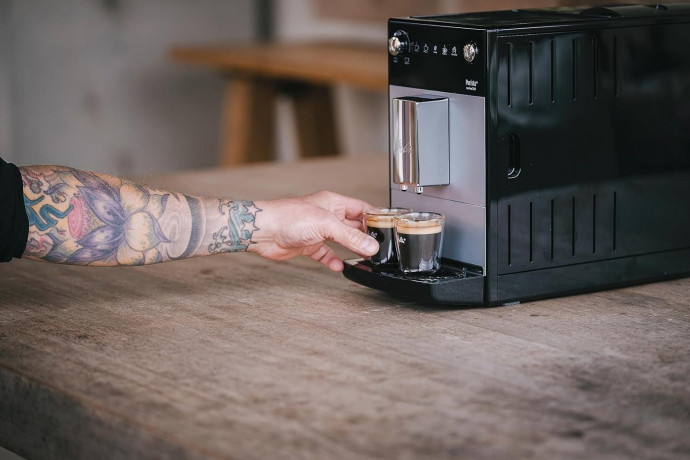 Melitta Melitta Kaffeevollautomat Purista F 230-101 Kaffeevollautomat mit flusterleisem Kegelmahlwerk, Kaffeeautomat Cafemaschine Kaffeemaschine mi Mahlwerk Vollautomat Cafe Schwarz1 Полностью автоматическая кофемашина Melitta Purista F 230-101 полностью 