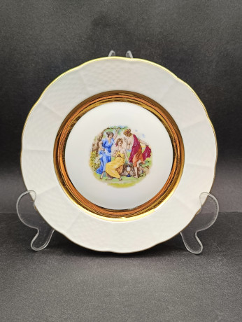 Тарелки сервировочные винтажные TK Thun Czechoslovakia "Три грации / Мадонна", с позолотой, 2 шт., фарфор, 17.5 см, Чехословакия, 1970-80гг.