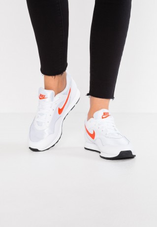 Nike Sportswear OUTBURST Sneaker low white/team orange/black OUTBURST Низкие кроссовки женские белый/оранжевый/черный