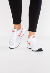Nike Sportswear OUTBURST Sneaker low white/team orange/black OUTBURST Низкие кроссовки женские белый/оранжевый/черный