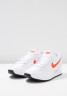 Nike Sportswear OUTBURST Sneaker low white/team orange/black OUTBURST Низкие кроссовки женские белый/оранжевый/черный